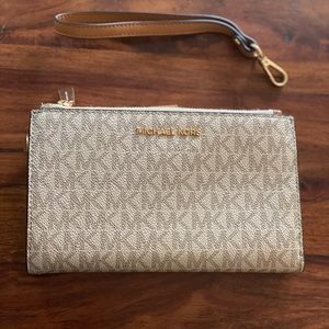 Michael Kors wristlet/wallet